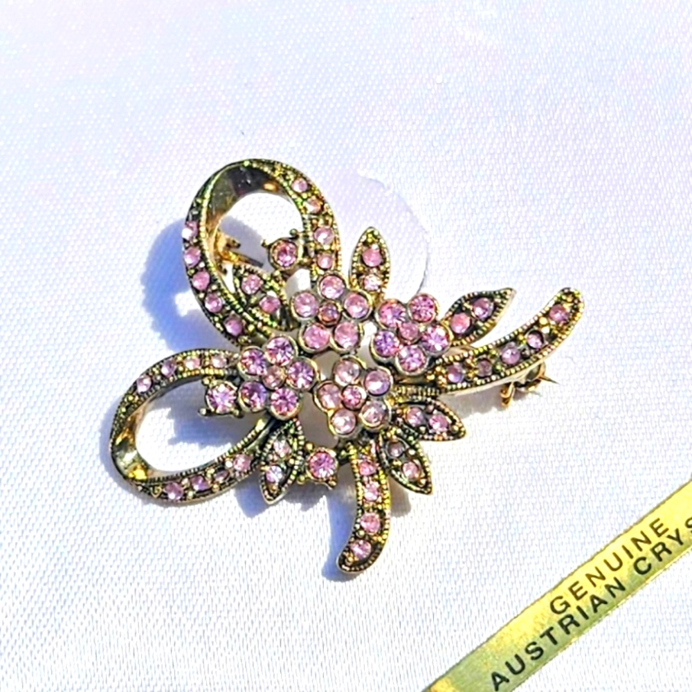 Austrian Crystal Brooch. BO1
